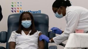 Coronavirus digest: US begins vaccine rollout