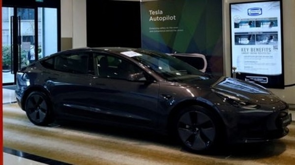 Tesla delivers record 308,600 vehicles in Q4, beating estimates
