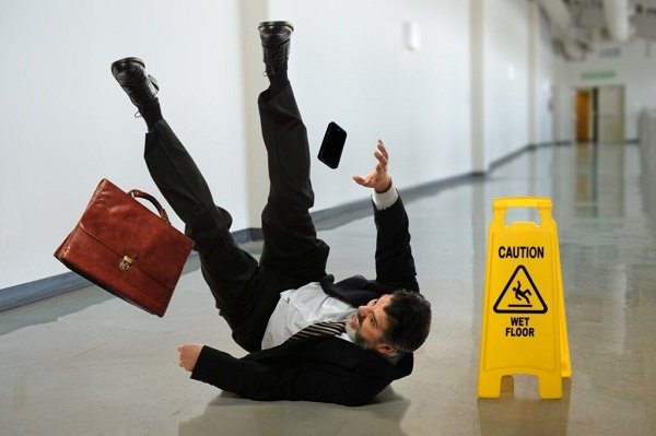 5 Common Reasons of Slip and Fall Accidents