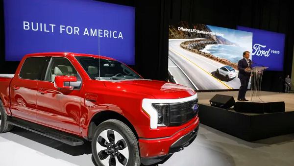 Ford suspends electrical F-150 Lightning manufacturing for one more week following battery hearth!