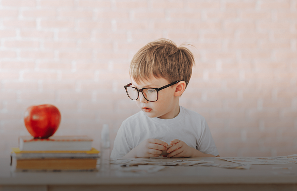 The Link Between Myopia and Screen Time 2023 | Know Hear-