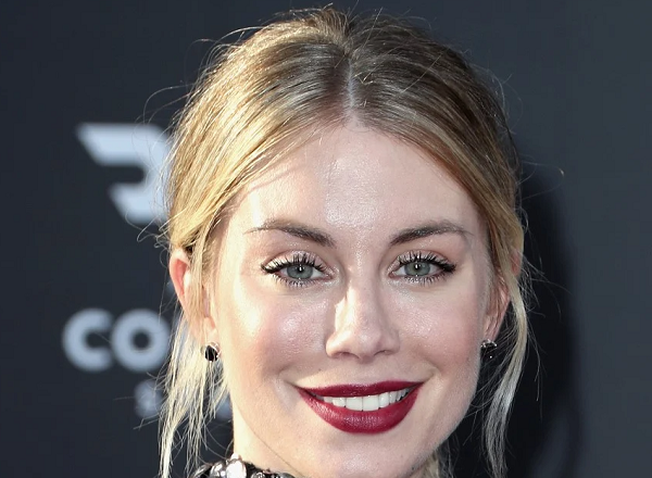 The Rise and Success of Jennifer Holland: A Look at Her Impressive Net Worth!